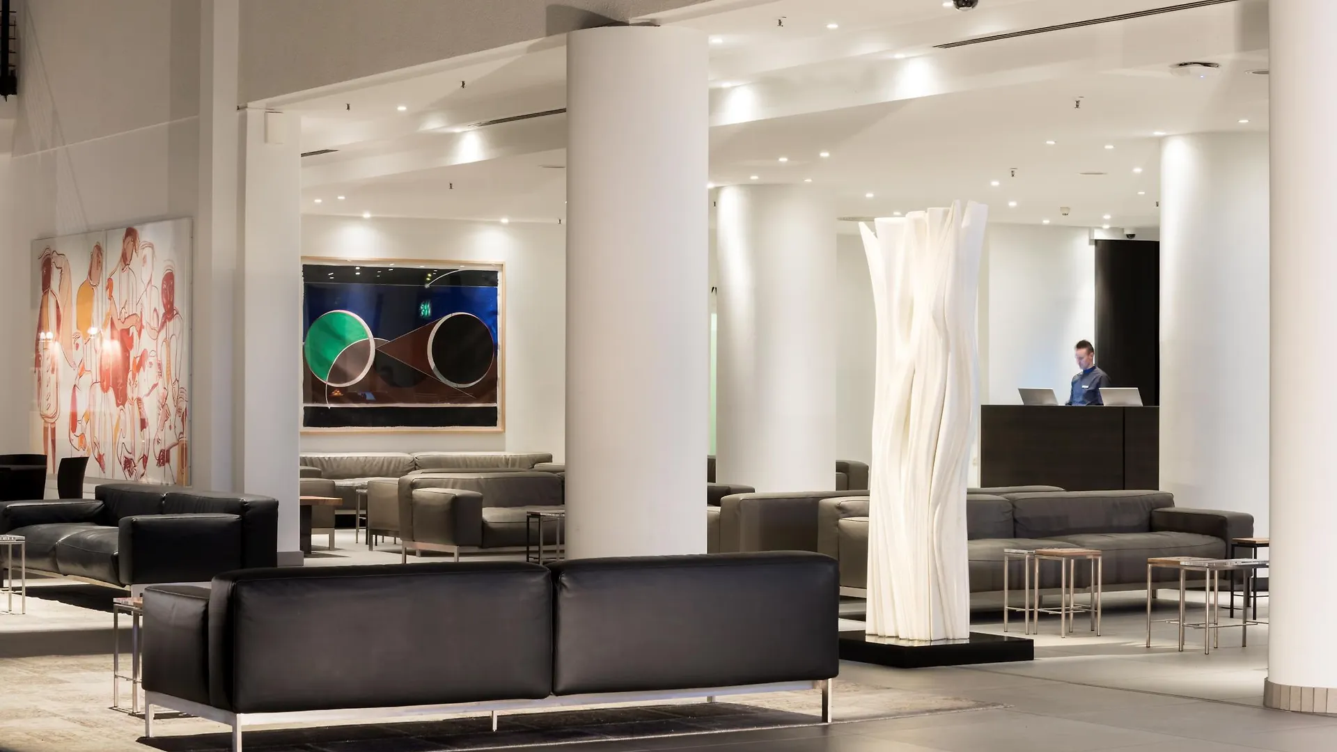 Hotel Estrel Berlin 4*,